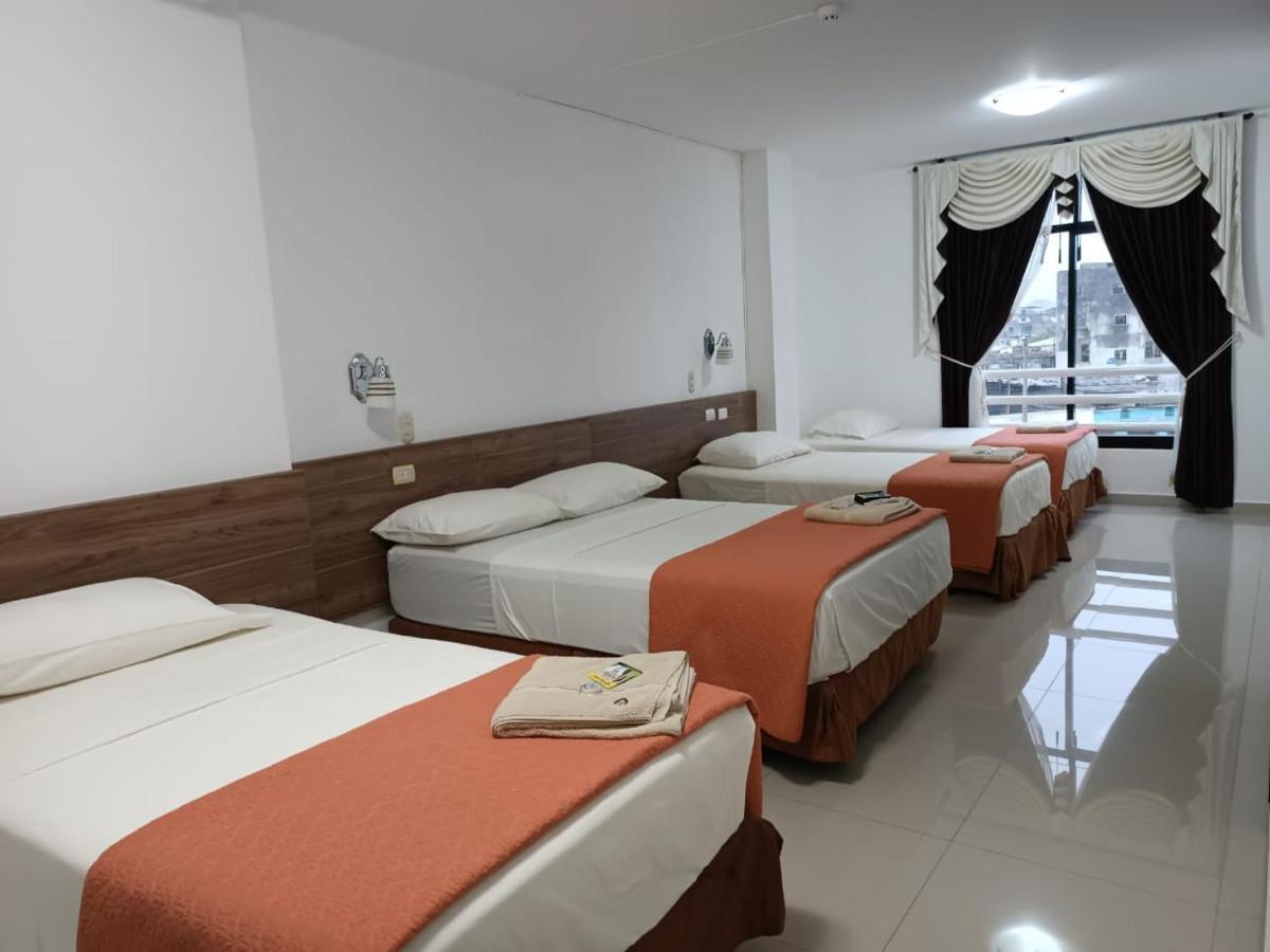 Hotel Quezada Hermanos Santo Domingo de los Colorados Exteriör bild