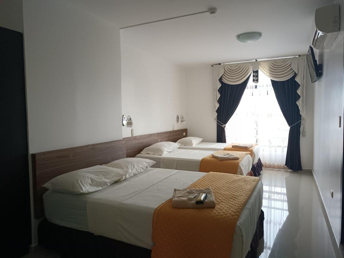 Hotel Quezada Hermanos Santo Domingo de los Colorados Exteriör bild