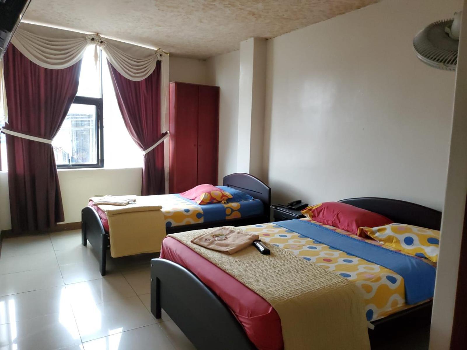 Hotel Quezada Hermanos Santo Domingo de los Colorados Exteriör bild