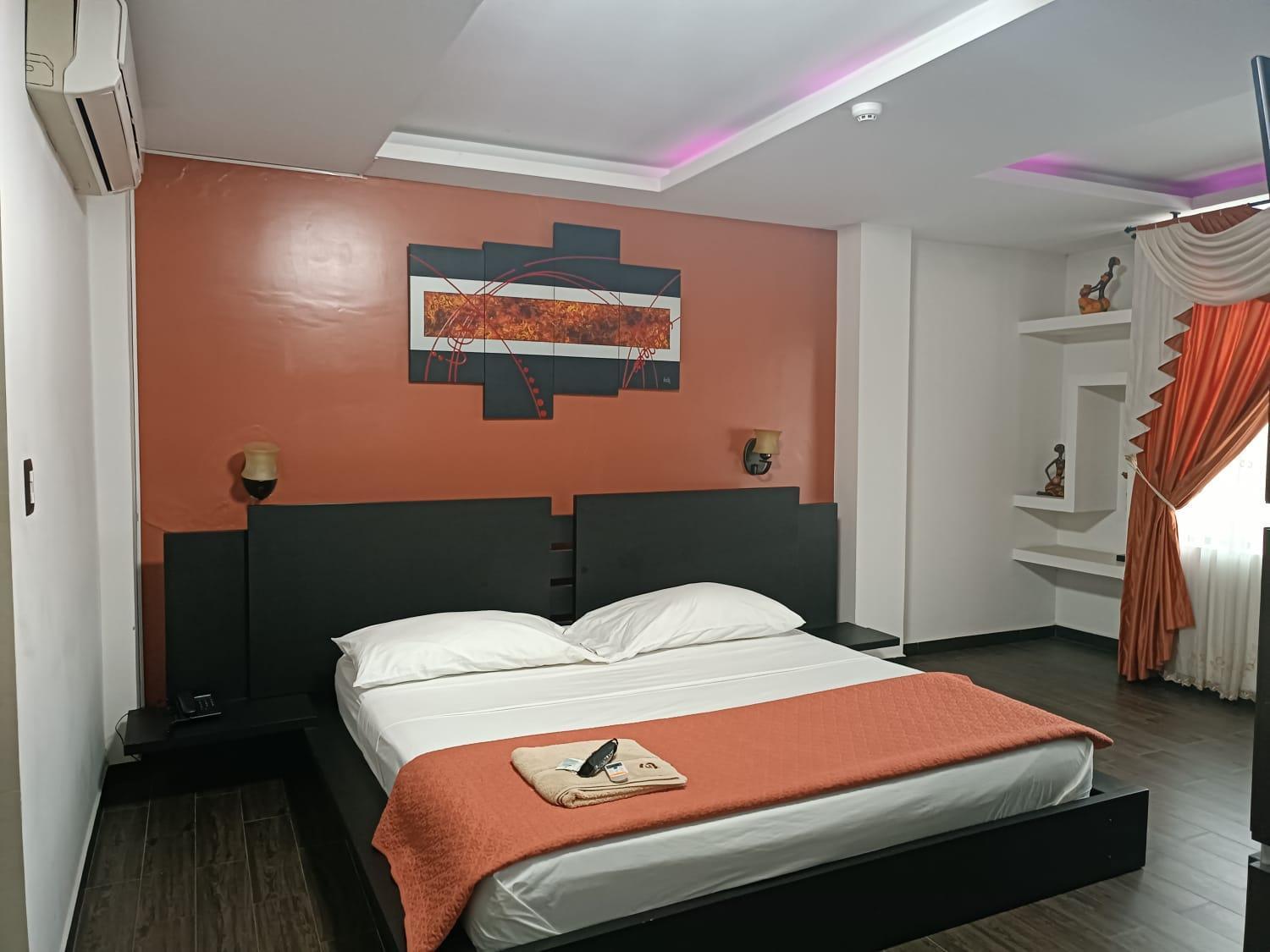 Hotel Quezada Hermanos Santo Domingo de los Colorados Exteriör bild