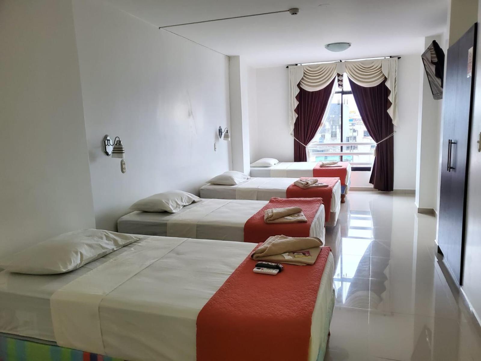 Hotel Quezada Hermanos Santo Domingo de los Colorados Exteriör bild